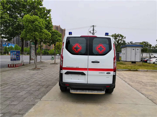 江鈴V362自動檔救護車（短軸低頂行政版）