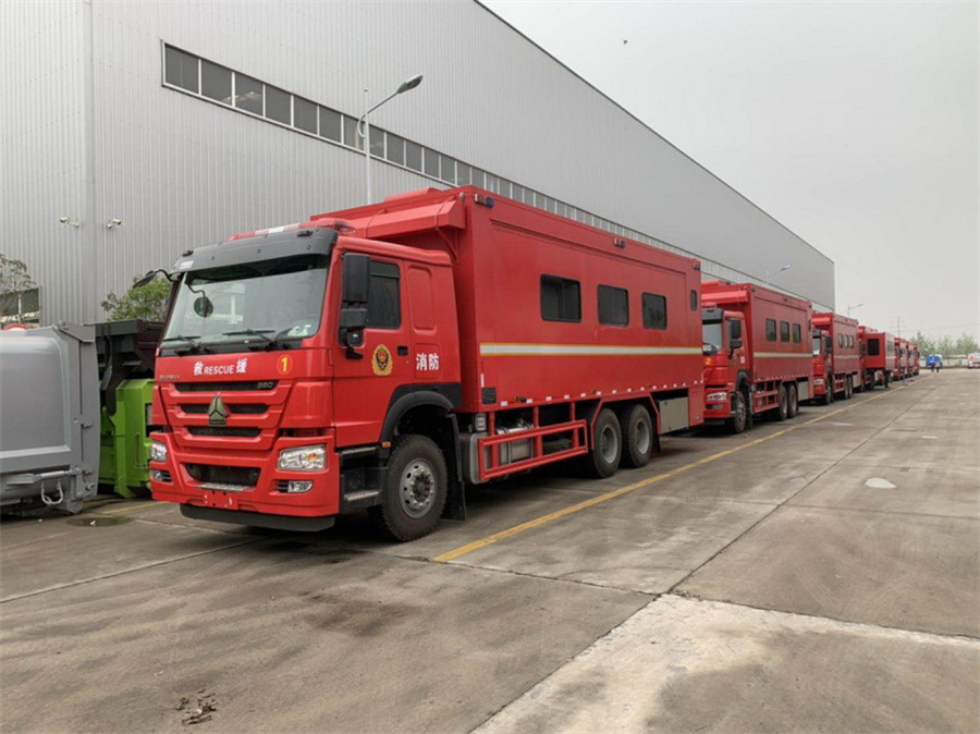 重汽豪沃后雙橋24人宿營(yíng)車