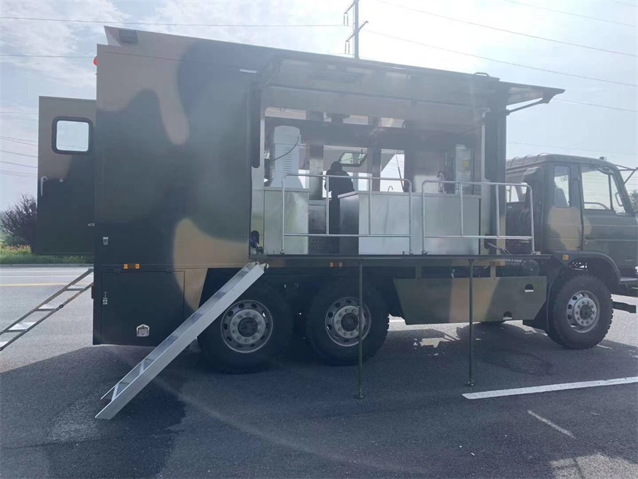 東風六驅(qū)越野餐車