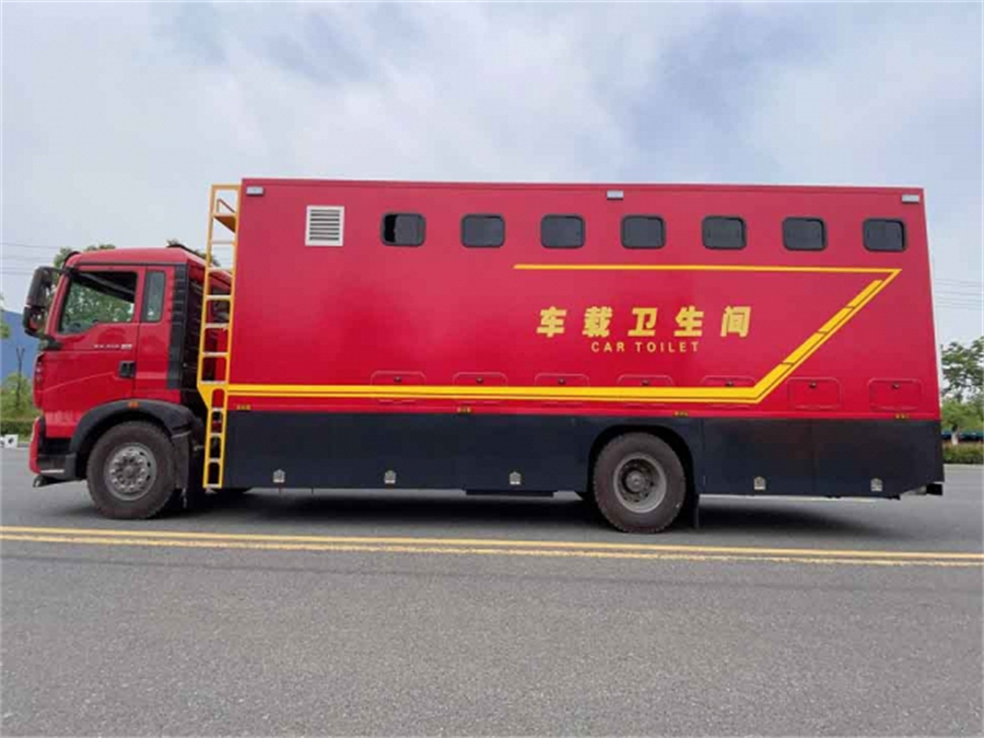 重汽豪沃環(huán)保廁所車